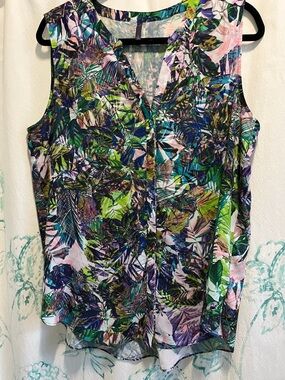🌴 **NYDJ Tropical Leaf Camisole – Vibrant, Flowy & Effortlessly Polished** 🌴
